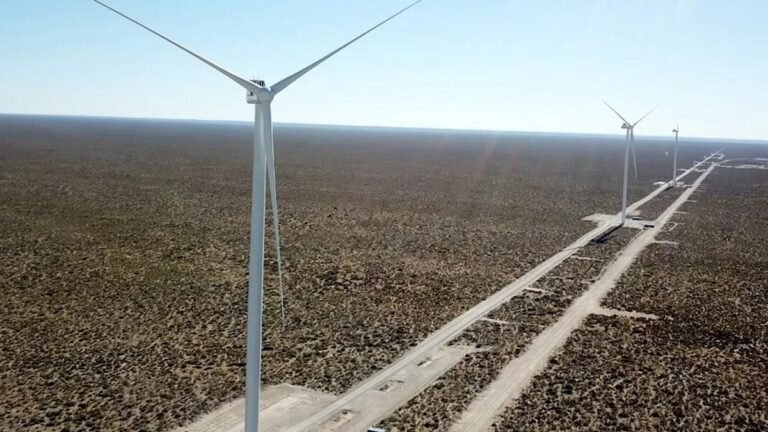 El parque eólico La Flecha completó el montaje de sus 56 aerogeneradores