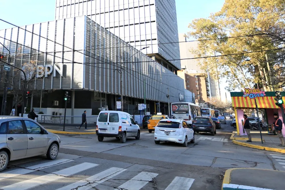 Después del bono y la ropa de trabajo, la Provincia paga los sueldos