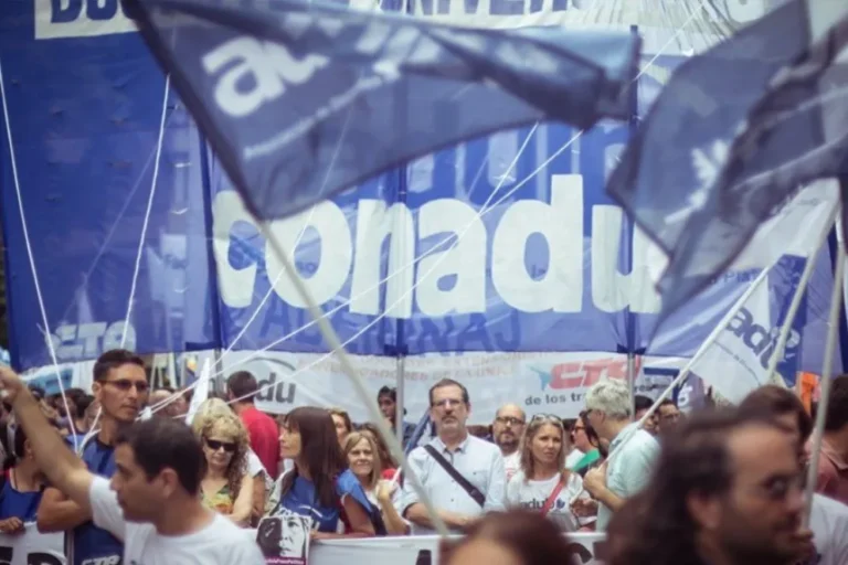 Docentes universitarios convocaron a un paro de hasta 72 horas desde el 30 de septiembre
