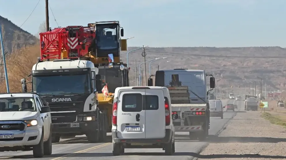 Llevaba barras de hierro en una camioneta y lo demoraron: eran de una obra de Añelo