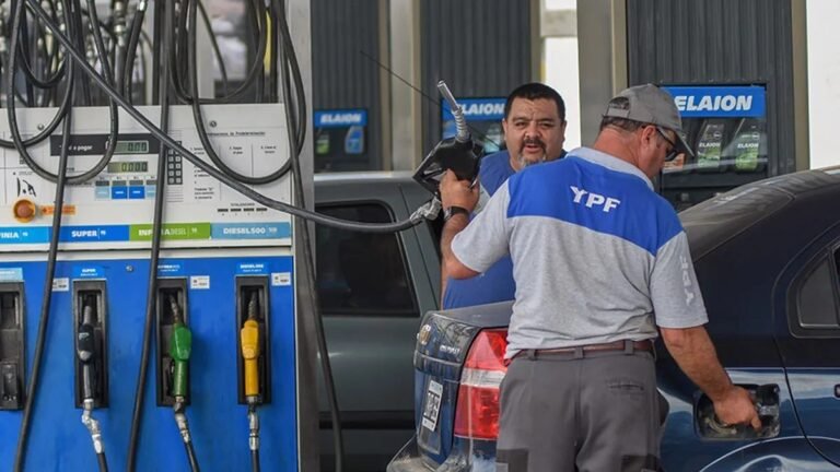 Qué tan atrasada quedó la nafta luego del último salto en el precio del petróleo